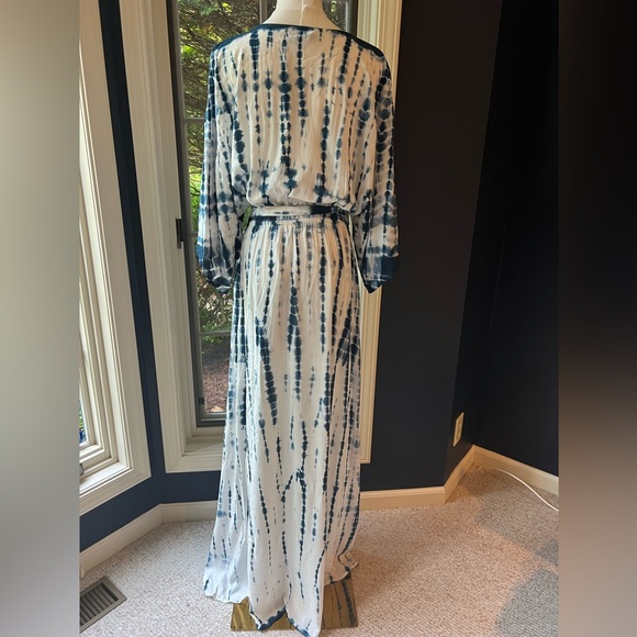 Aakaa Blue and White Tie-Dye Maxi Dress - Picture 7 of 10